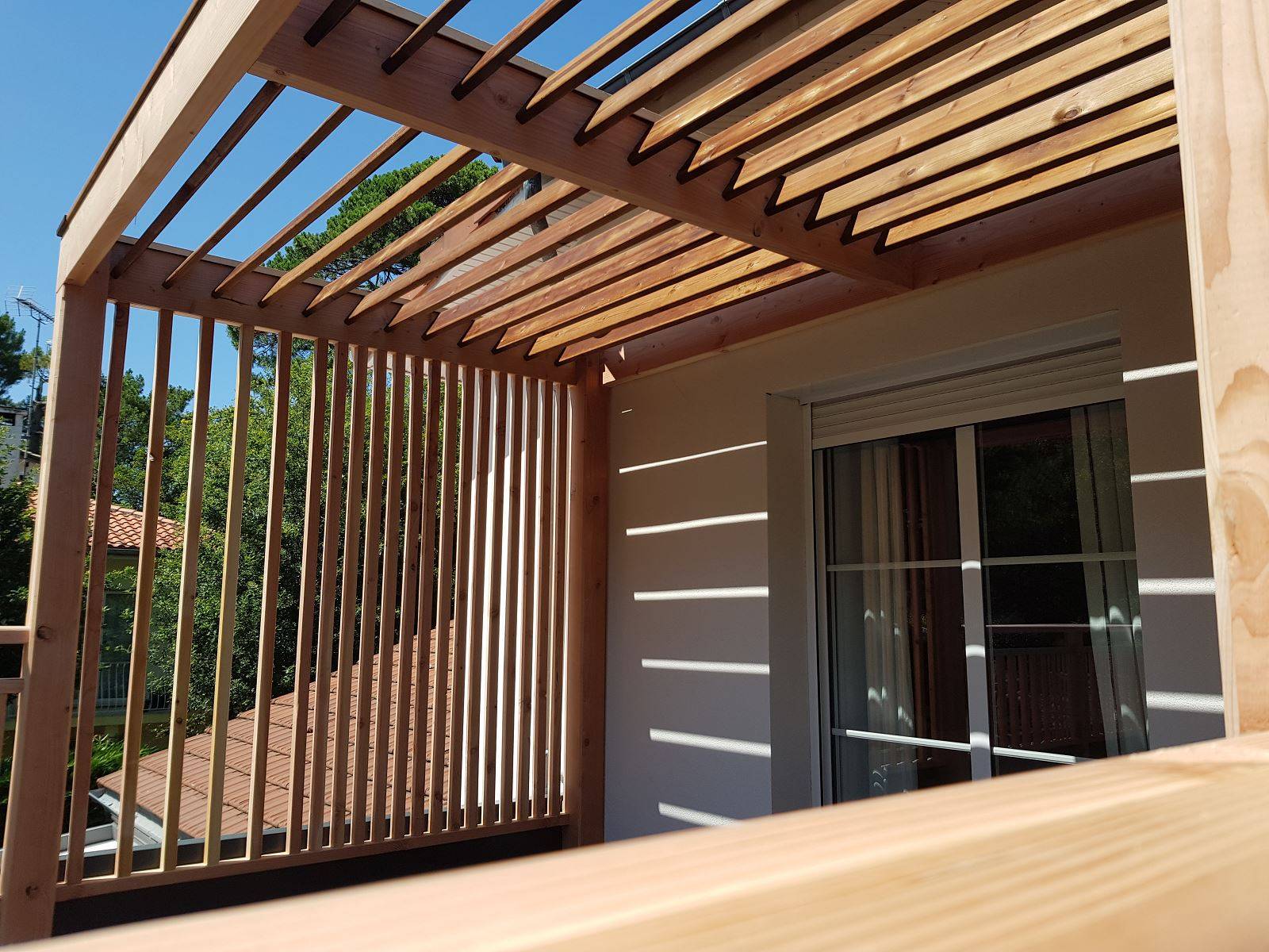 Pergola en Douglas avec Brise Soleil sur le Bassin d'Arcachon