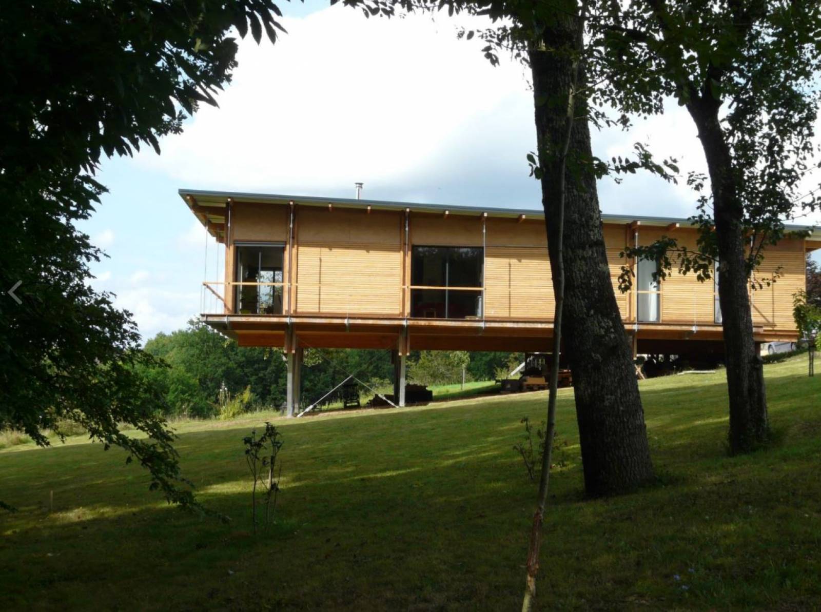 Maison Ossature Bois s'intégrant parfaitement dans le paysage