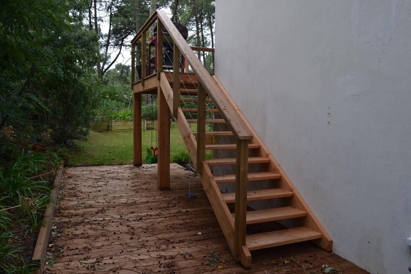 Réalisation et pose d'un escalier bois sur mesure en Gironde