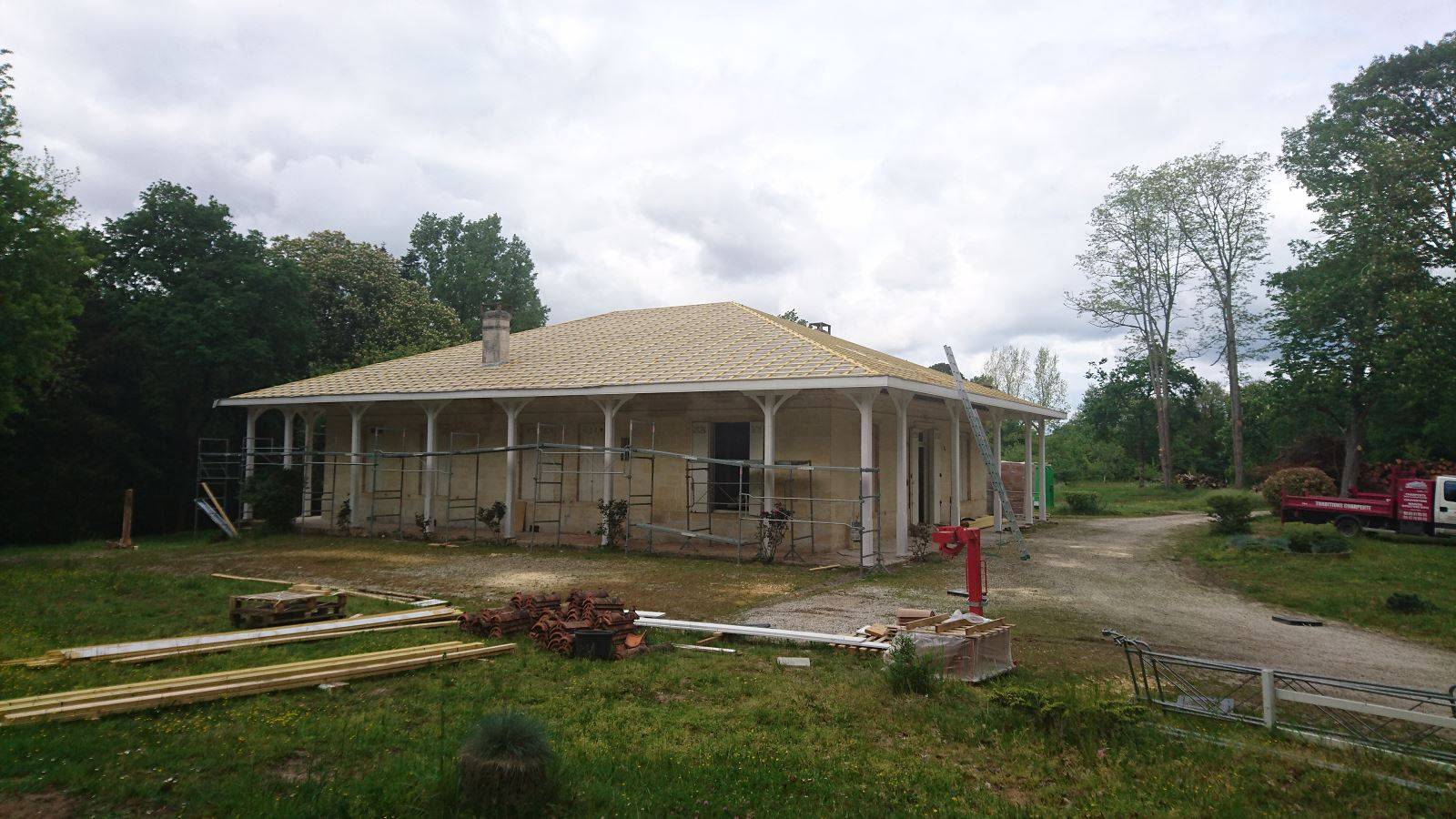 Pose d'un pare pluie sur toiture avec double lattage