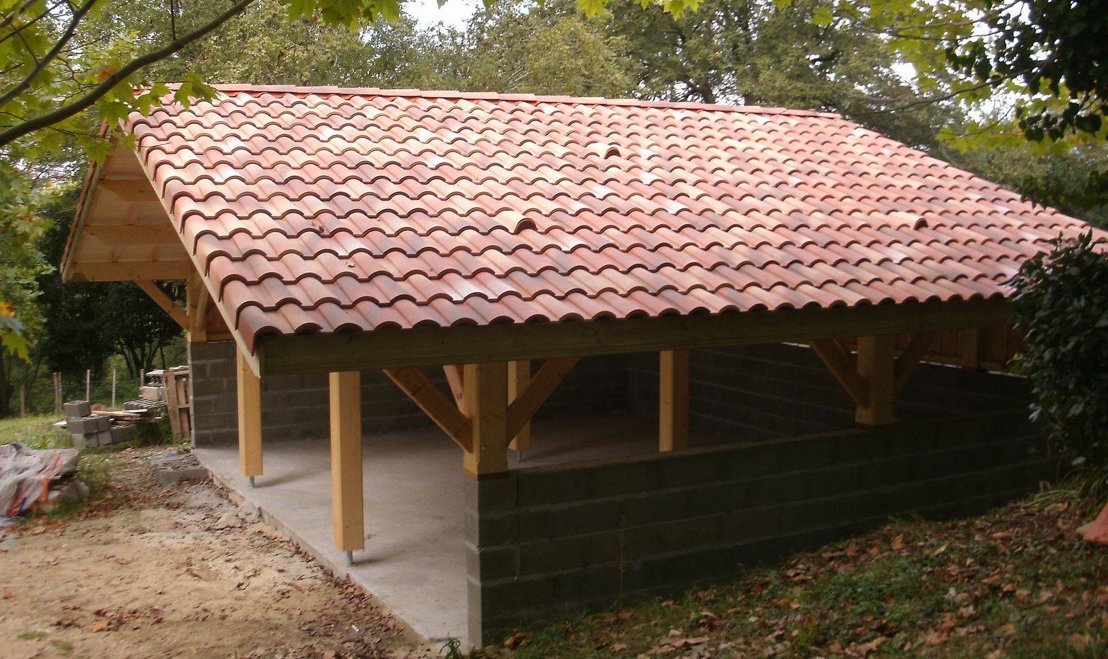 Couverture d'une charpente traditionnelle en tuile méridionale en région Bordelaise