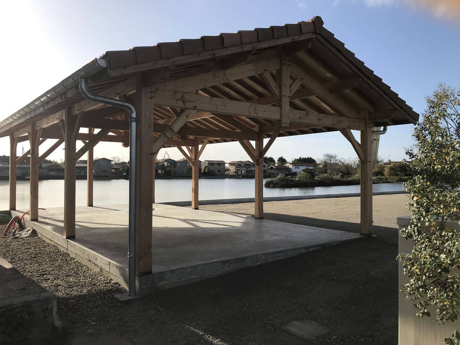 Rélasation d'un abris en Charpente Traditionnelle en Douglas