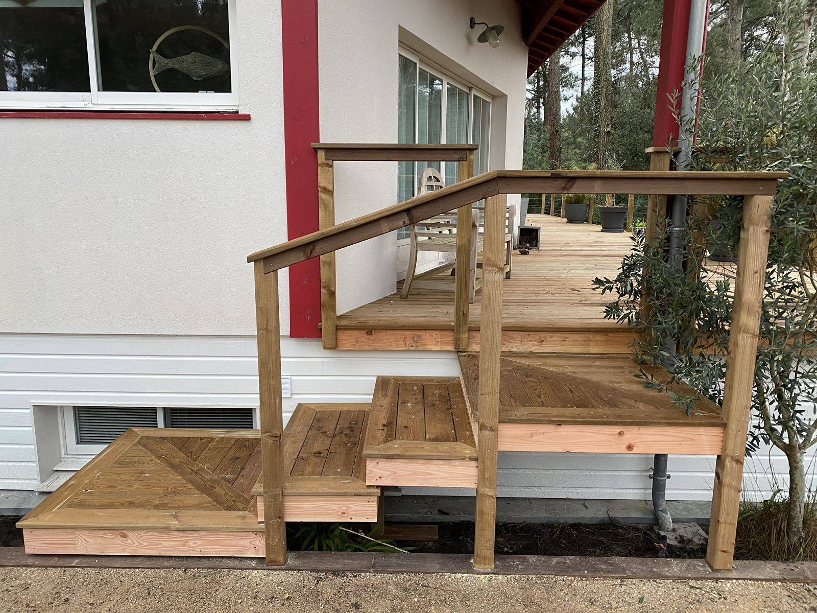 Construction d'un escalier bois recouvert de lame de terrasse