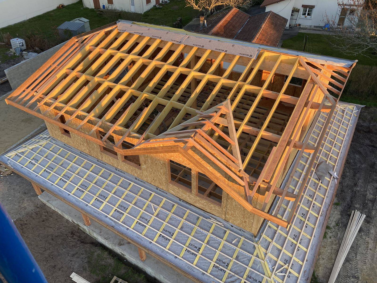 Pose de pare pluie sur une charpente avec pose de lattage et contre lattage  en Aquitaine