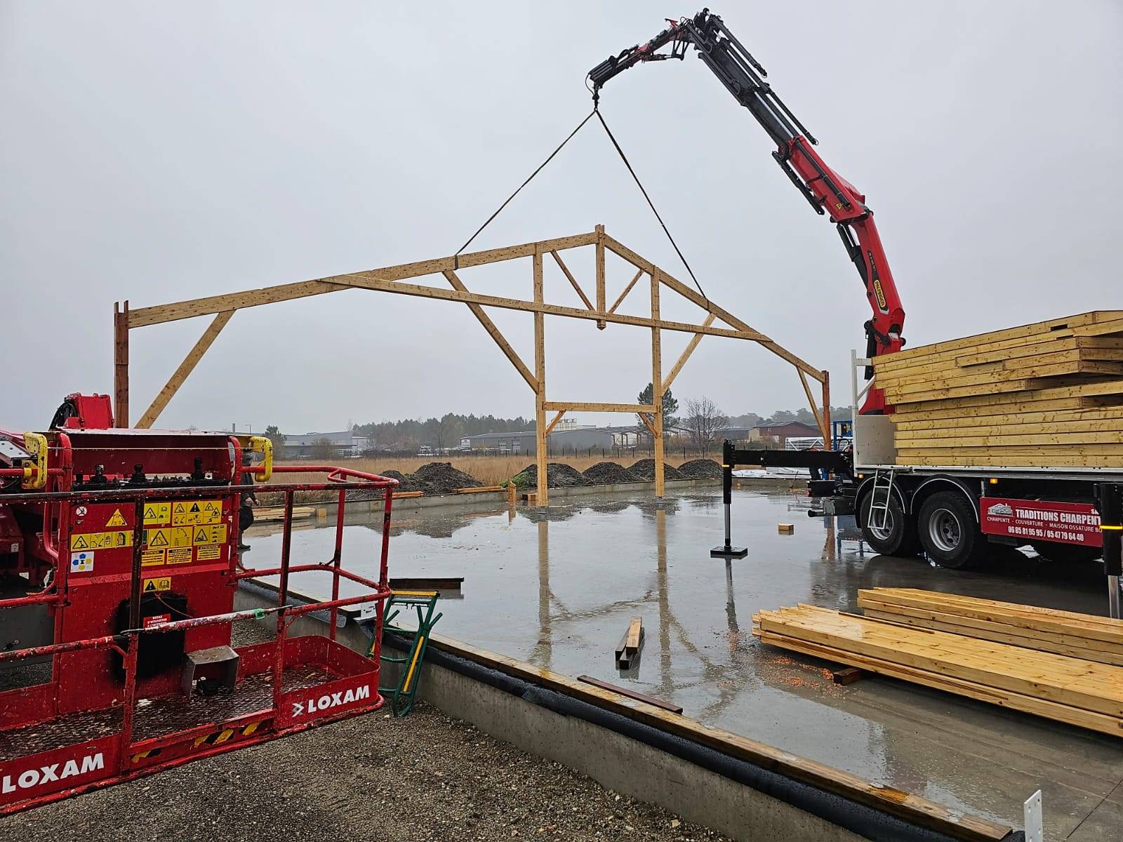 L’expertise de Traditions Charpente au Barp s’exprime à travers chaque détail de cette création unique en bois.