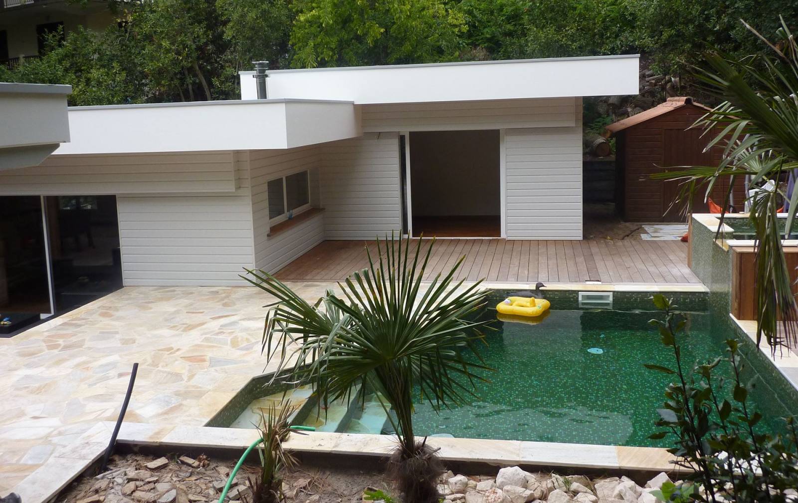 Pose d'un bardage en bois blanc sur la commune de Leognan proche de Bordeaux