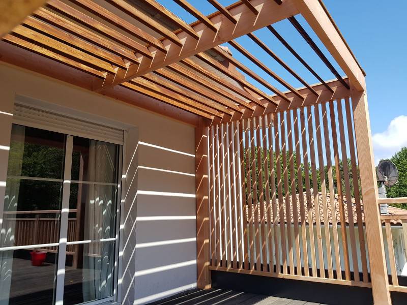 Fabrication et pose de pergola avec brise vue intégré