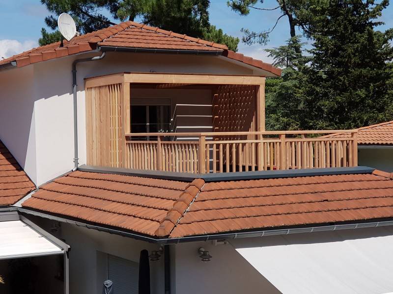 Fabrication en atelier d'une pergola bois et pose sur site à Arcahcon