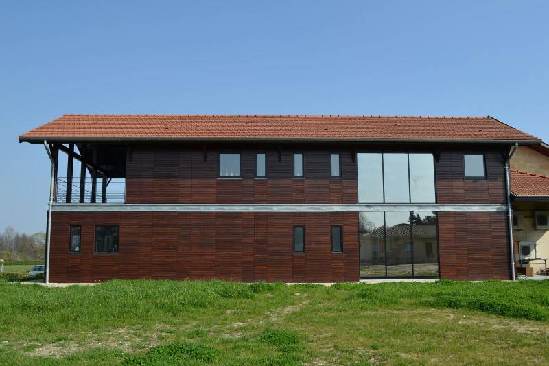 Pose d'un bardage claire voie en bois en aquitaine