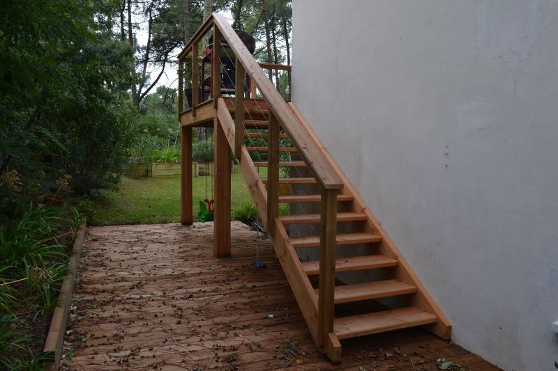Réalisation et pose d'un escalier bois sur mesure en Gironde