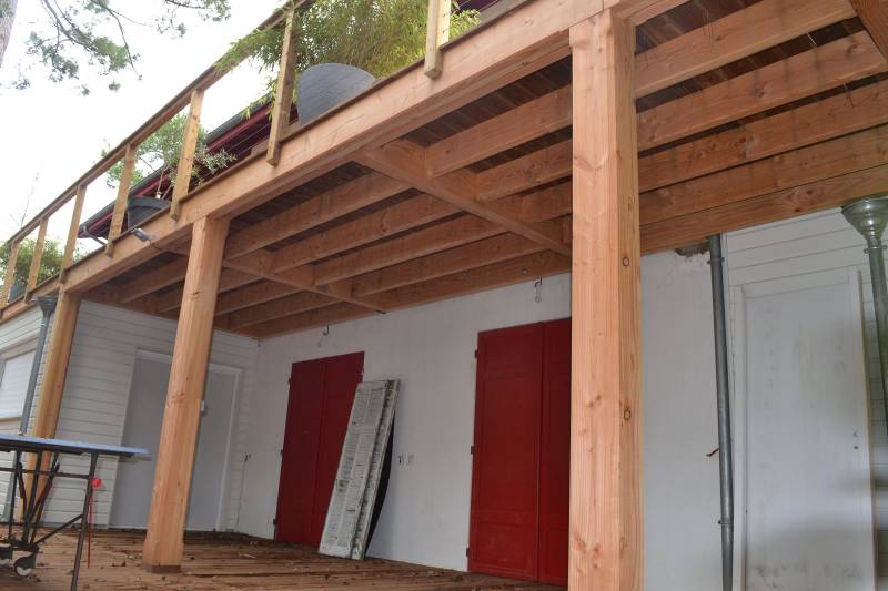 Réalisation d'une terrasse en bois sur pilotis à Arcachon.