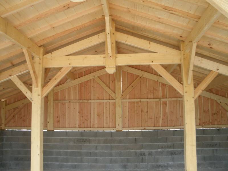 Construction d'une Grange sur mesure par Traditions Charpente à Saucats