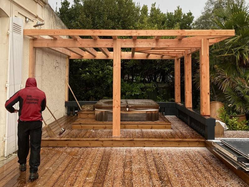 Construction d'un abris bois en poteau poutre douglas à la Teste-de-Buch