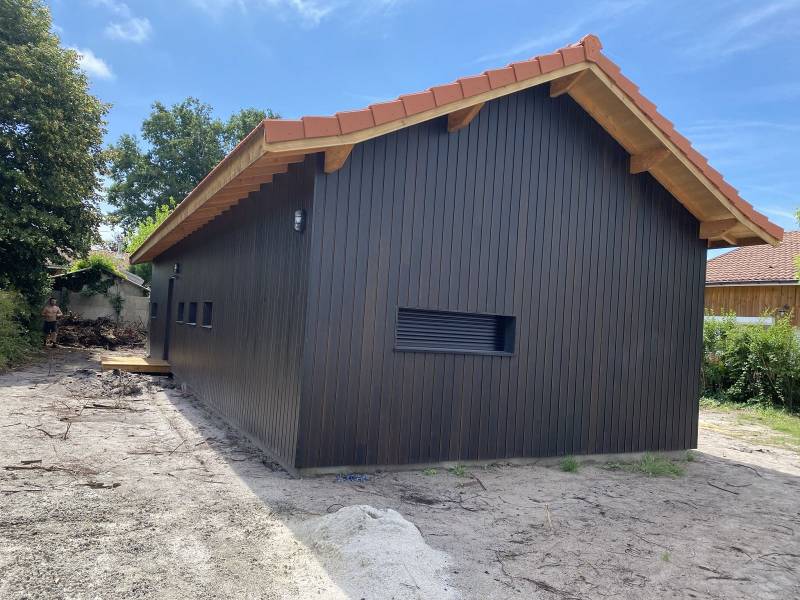 Réalisation d'un bardage bois sur une maison ossature bois sur le bassin d'Arcachon