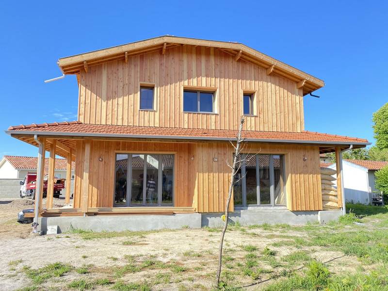 Pose d'un bardage en volige couvre joint dans les Landes